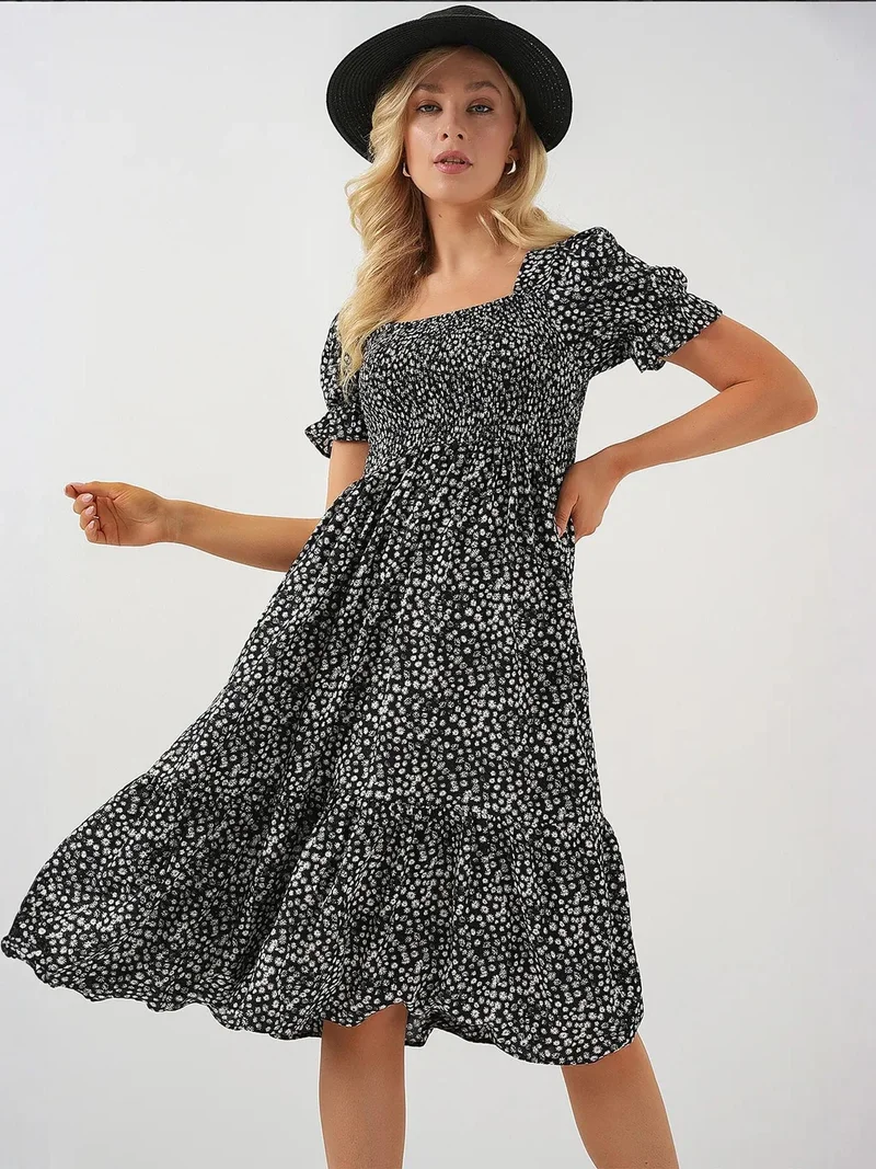 بيغ دارت فستان ميدي بياقة مربعة مزين بالزهور مع رباط