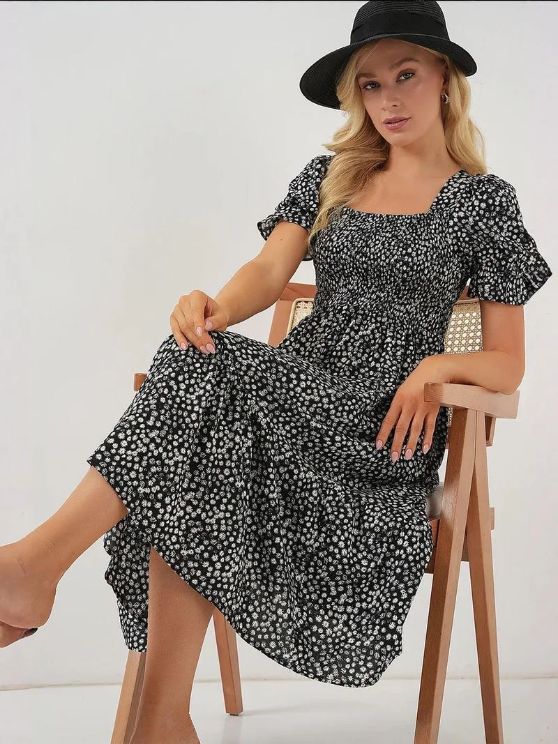 بيغ دارت فستان ميدي بياقة مربعة مزين بالزهور مع رباط