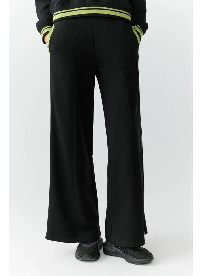Urban Beat  Brıtta Women's Relaxed Black Wide-Leg Elastic-Waist Sweatpants for Women | Best Price UAE