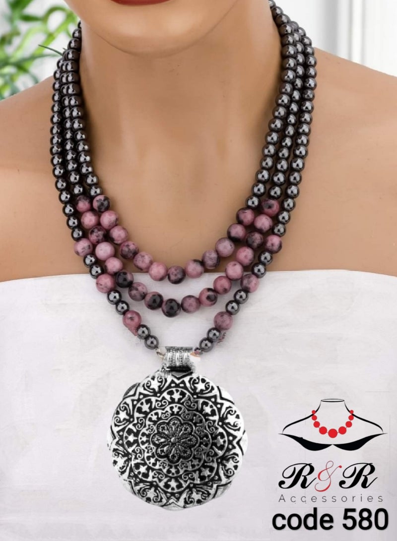 R&R Women's multi-stage necklace made of jade agate and hematite with a copper pendant