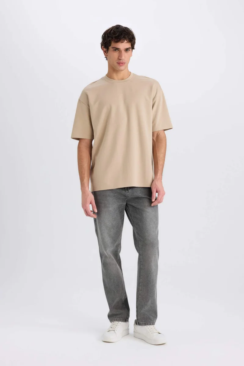 ديفاكتو Oversize Crew Neck Short Sleeve T-Shirt