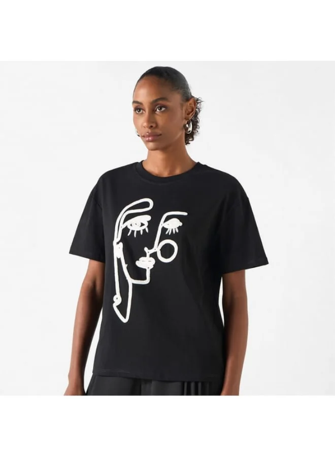 2Xtremz 2Xtremz Applique Detail Crew Neck T-shirt with Short Sleeves