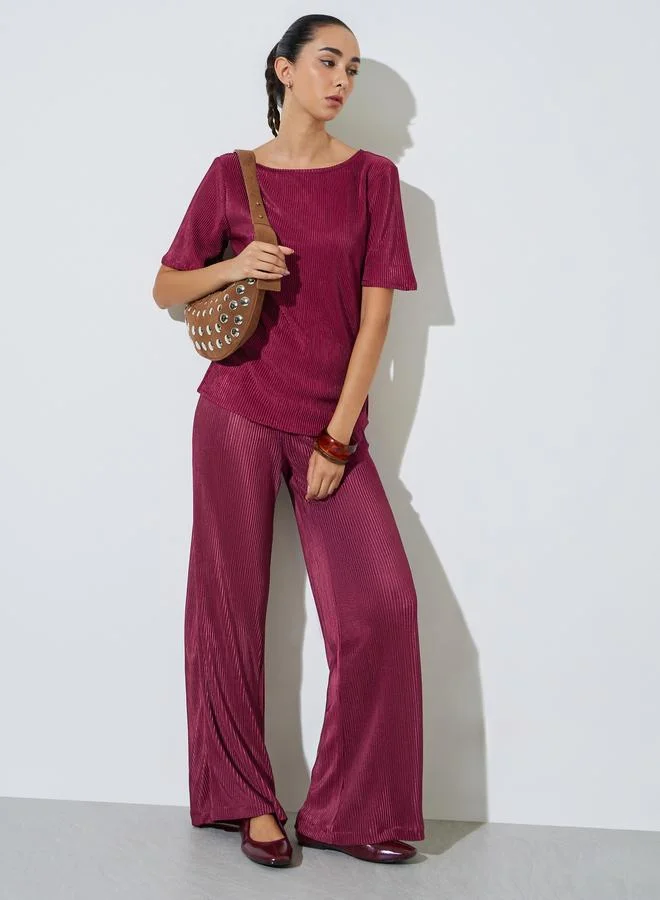 Styli Burgundy Short Sleeve Plisse Top
