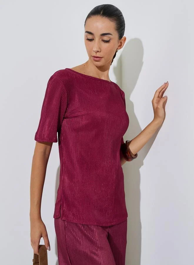 Styli Burgundy Short Sleeve Plisse Top