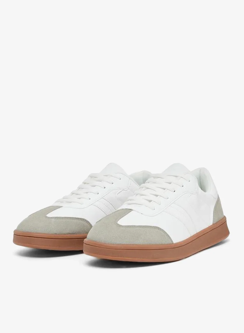 ستايلي اكتيف ستايلي سنيكرز رجالي بأربطة ونعل مطاطي ملون