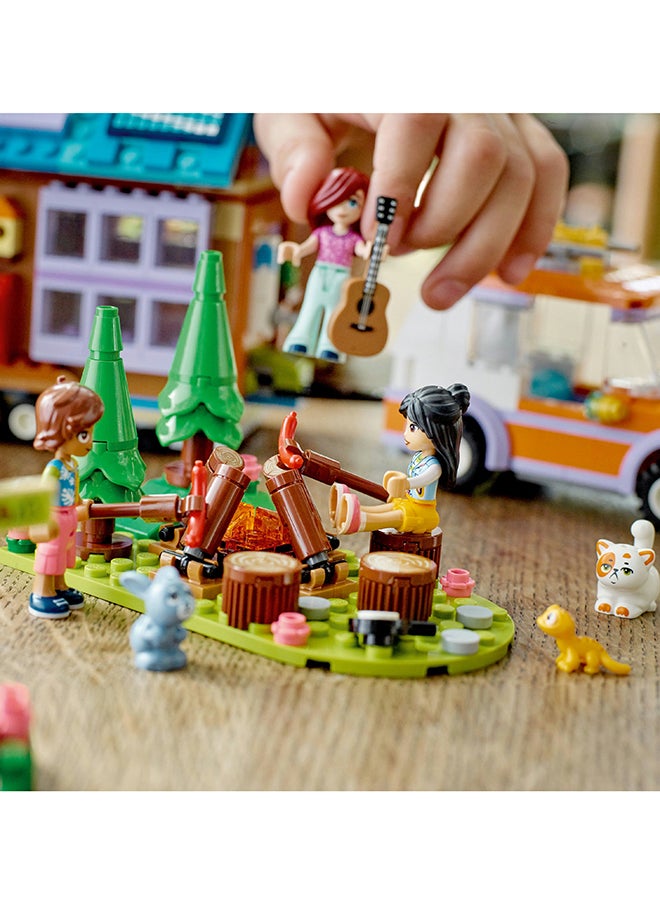 LEGO مجموعة ألعاب بناء منزل صغير أصدقاء 41735; هدية للأطفال بعمر 7 سنوات فما فوق; مع 3 دمى مصغرة و 4 شخصيات حيوانات; الأطفال يبدعون مع مجموعة التخييم هذه (785 قطعة)  - Image 2