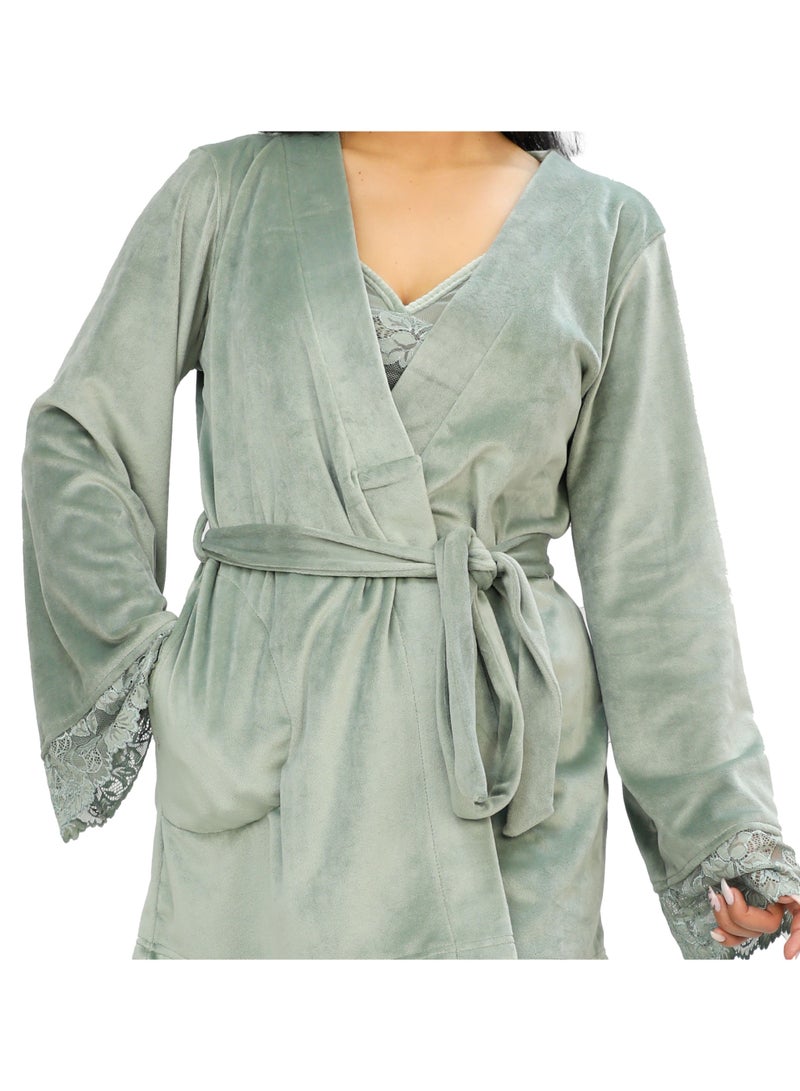Dadoush Women's 3-piece velvet pajamas for extra warmth and elegance - Image 2