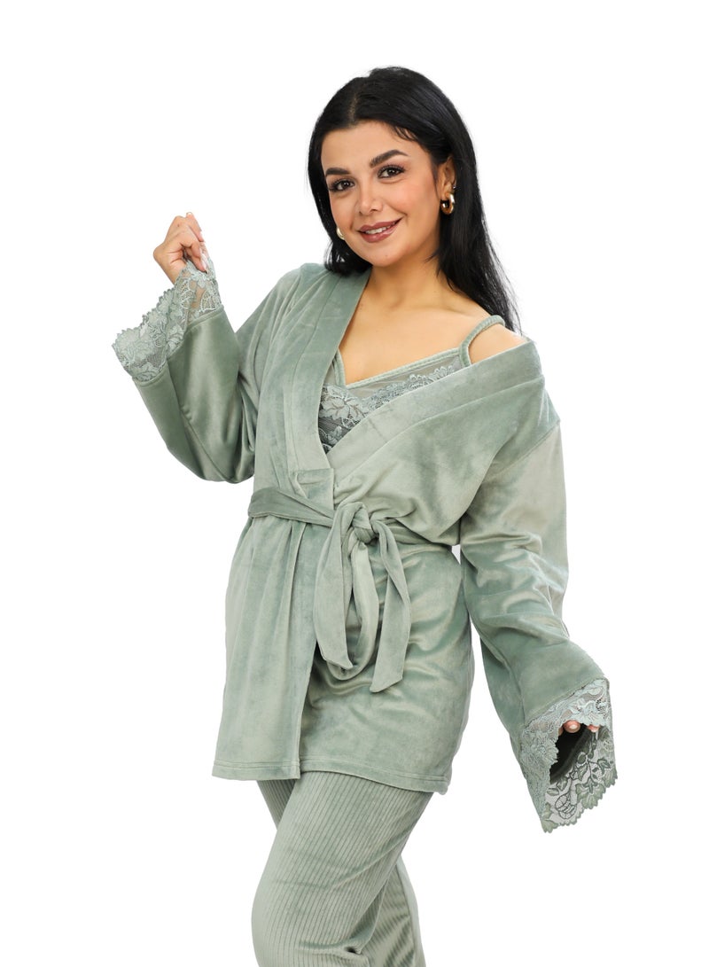 Dadoush Women's 3-piece velvet pajamas for extra warmth and elegance - Image 3
