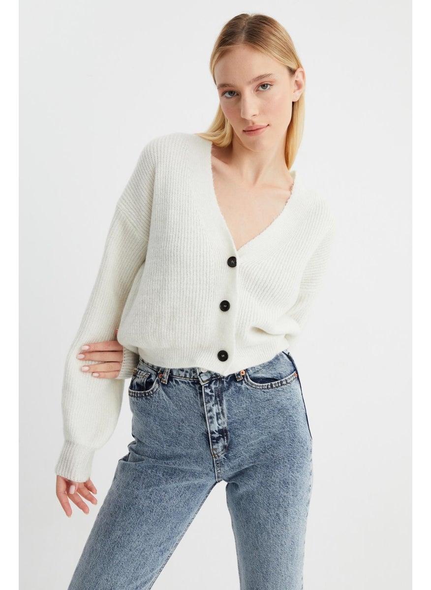 Alexander Gardi V-Neck Buttoned Knitted Cardigan (B22-5753)  - Image 2