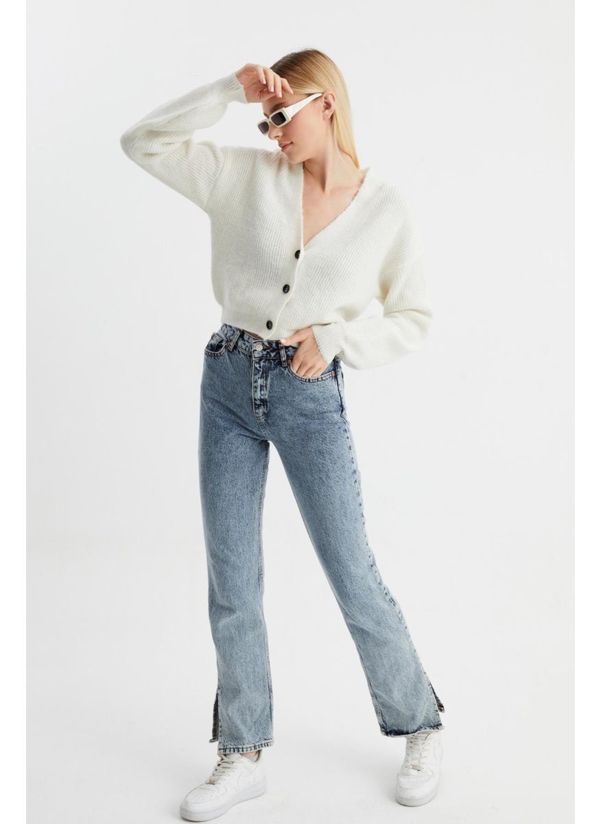Alexander Gardi V-Neck Buttoned Knitted Cardigan (B22-5753)  - Image 3