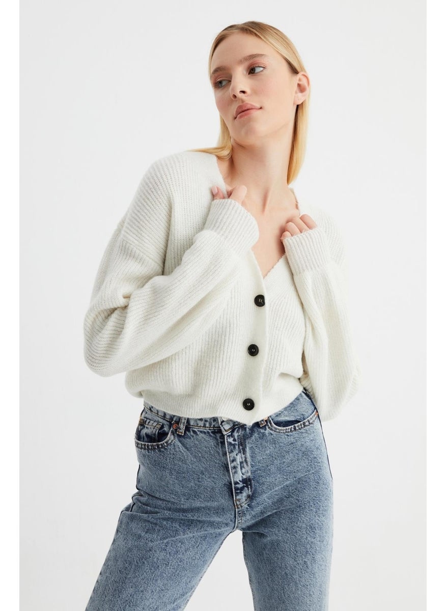 Alexander Gardi V-Neck Buttoned Knitted Cardigan (B22-5753)  - Image 4