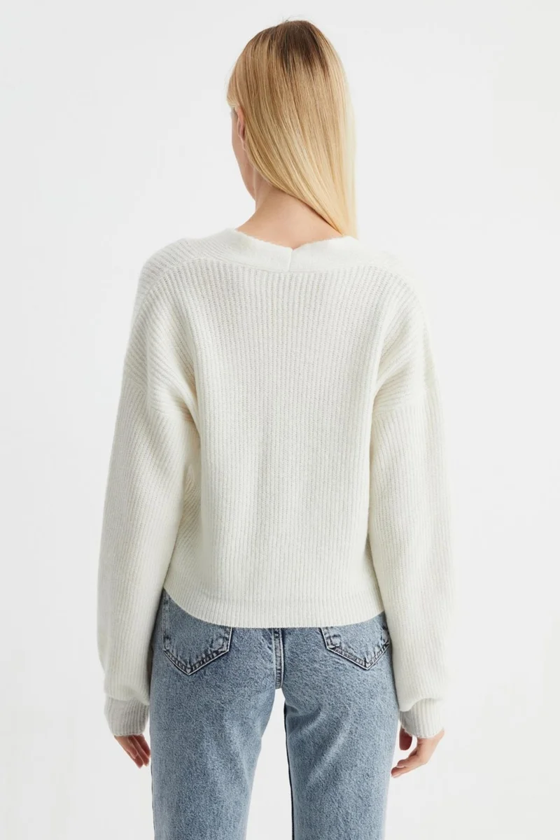 Alexander Gardi V-Neck Buttoned Knit Cardigan (B22-5753)