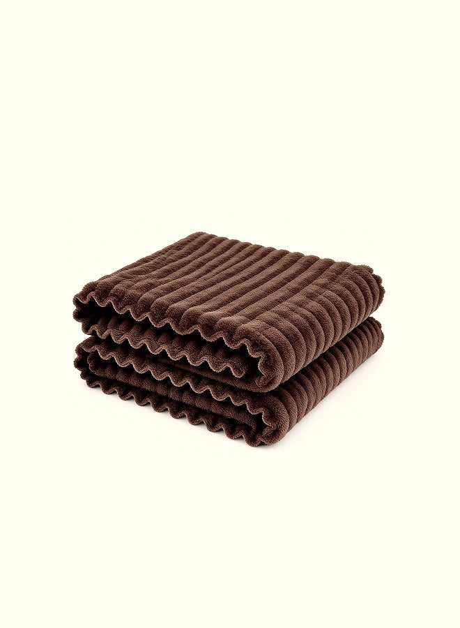 بطانية شتوية من البوليستر. الأبعاد: 200 × 150 سم - ناعمة ومريحة، مناسبة للاستخدام كبطانية قيلولة أو بطانية تكييف أو غطاء أو بطانية أريكة أو بطانية سفر - لون بني قهوة - Image 1