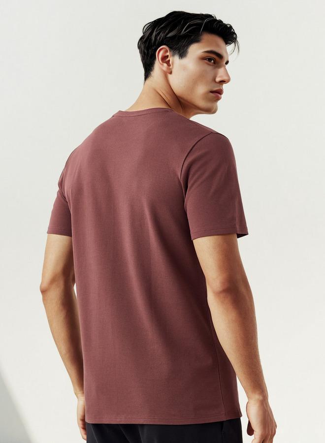 ايكونيك تيشيرت بيكيه بطبعة شعار أيقوني - Image 3