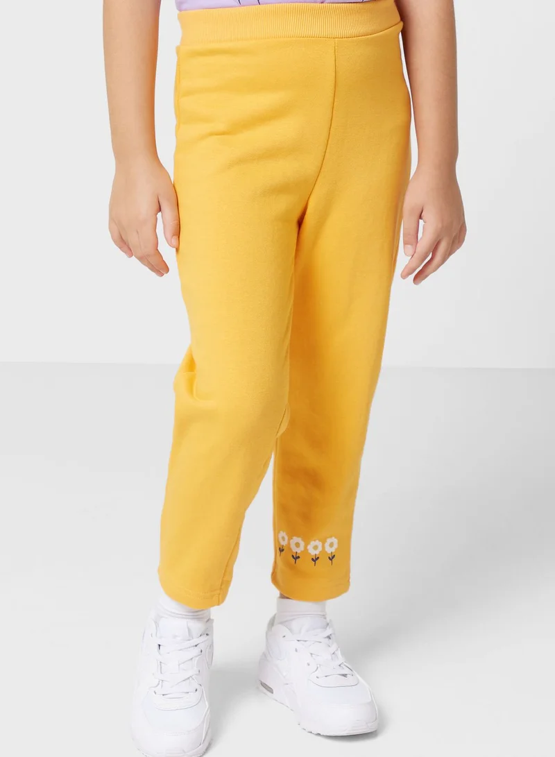 Pinata Printed T-Shirt And Jogger Set