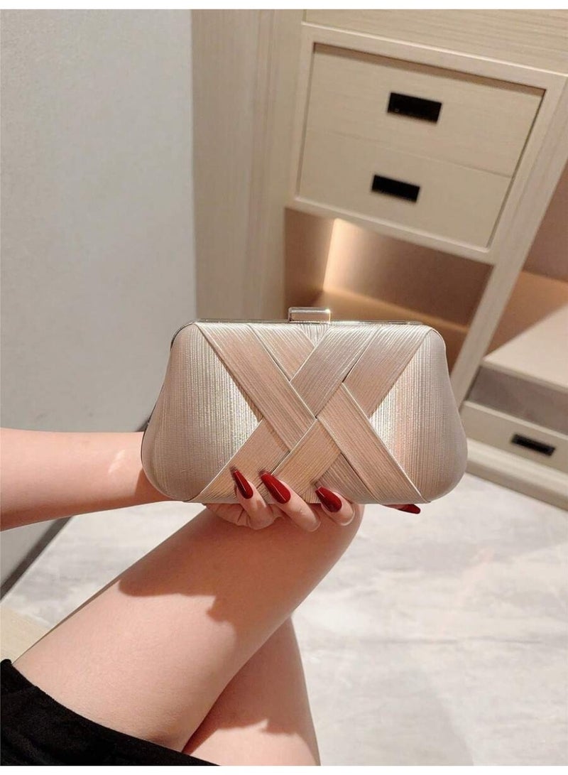 شنطة سهرة نسائية كلتش فضي ساتان بتصميم متقاطع أنيق مناسبة للحفلات والمناسبات - Image 1