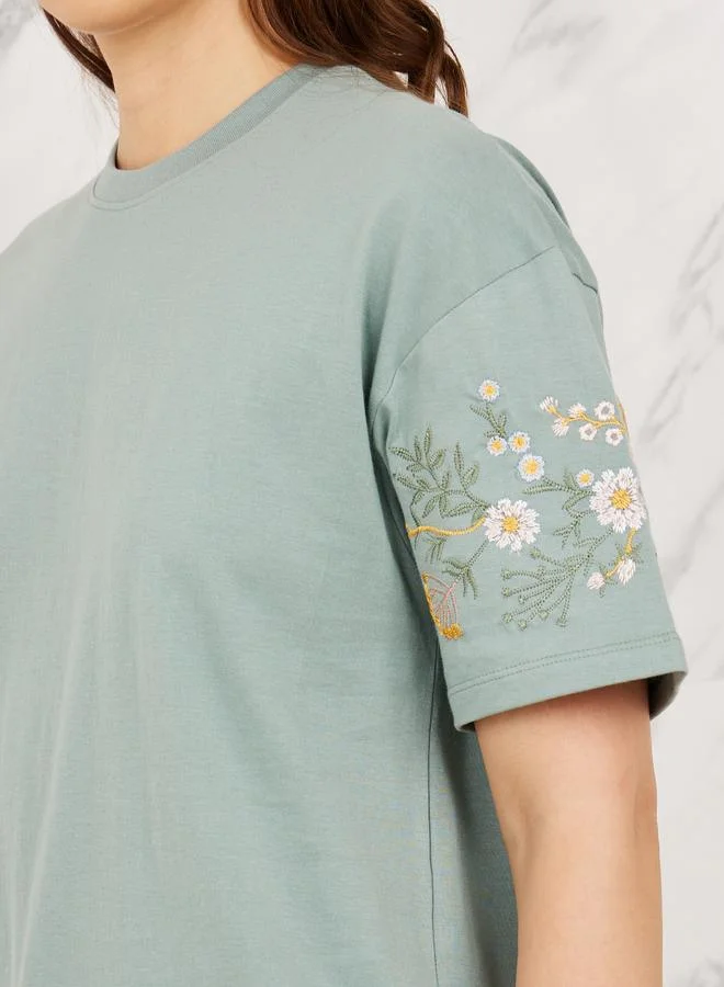 Styli Styli Oversized Embroidered Longline T-shirt