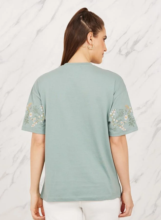 Styli Styli Oversized Embroidered Longline T-shirt