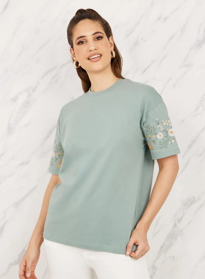 Styli Styli Oversized Embroidered Longline T-shirt