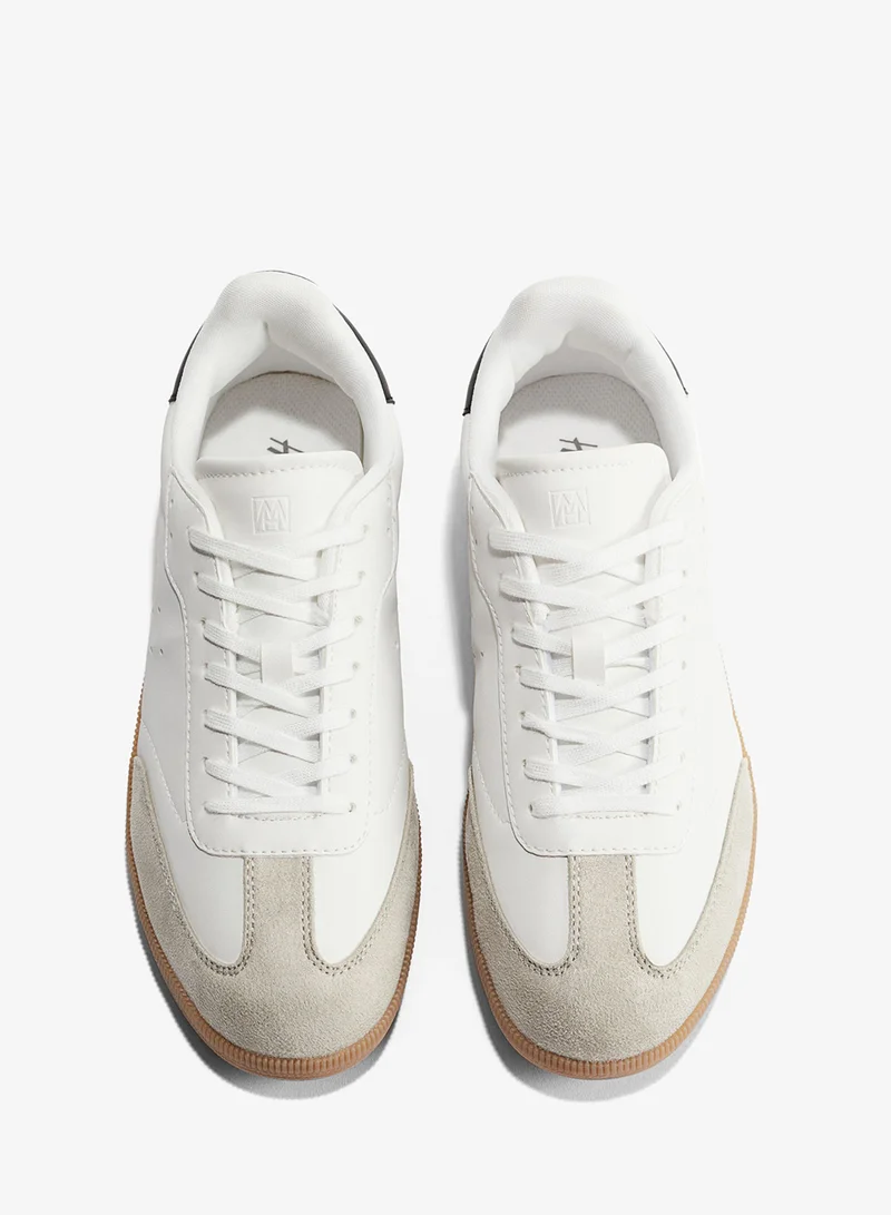 اتش اند ام حذاء رياضي