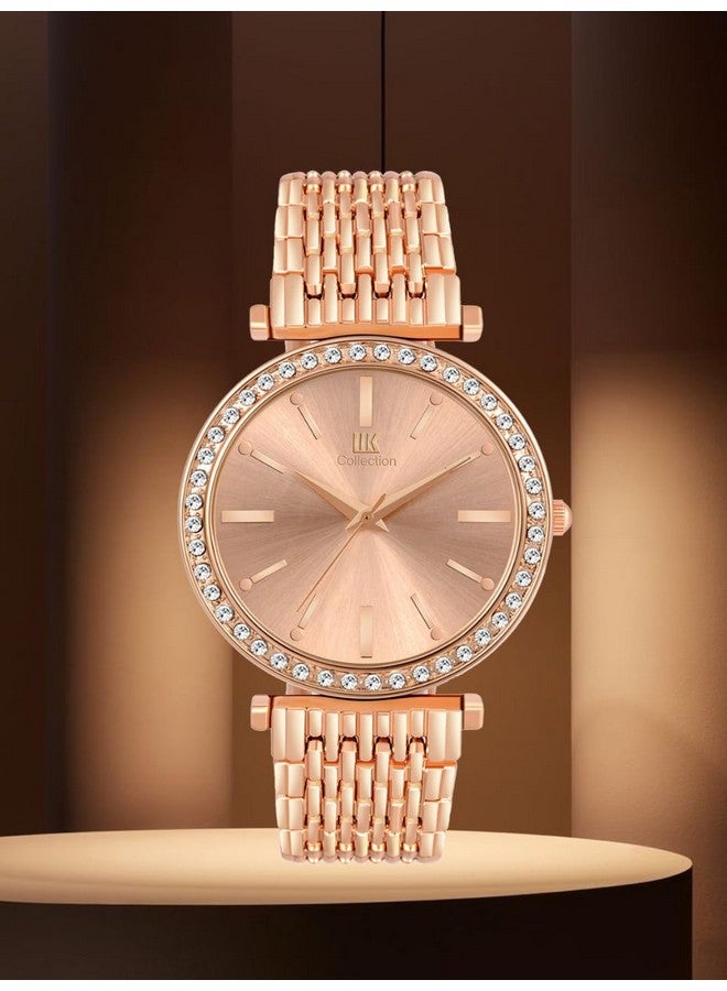 اي اي كيه كوليكشن مجموعة IIK ساعات نسائية بمينا دائري مرصع بالألماس ساعات نسائية بحركة كوارتز تناظرية ساعة نسائية من الفولاذ المقاوم للصدأ بسلسلة قابلة للتعديل ومشبك قفل مزدوج ساعات أمان للفتيات. - Image 2