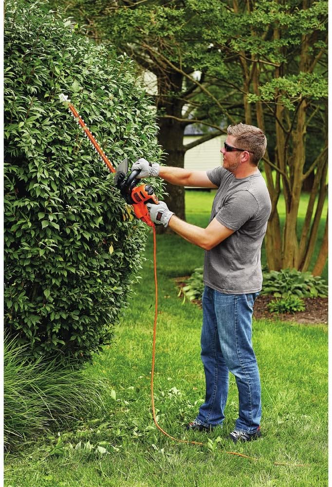 BLACK+DECKER Hedge Trimmer with Saw, 20-Inch, Corded (BEHTS300) - Image 3