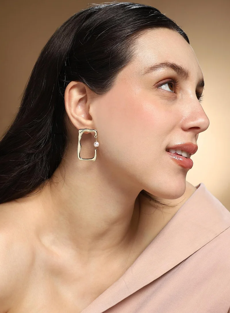 Sohi  Women The Cadre Drop Earrings | California  Colour | One-Size | Artificial Pearl Alloy Material | Push Back Closure | Earrings For Casual & Evening Wear for Women | Best Price UAE