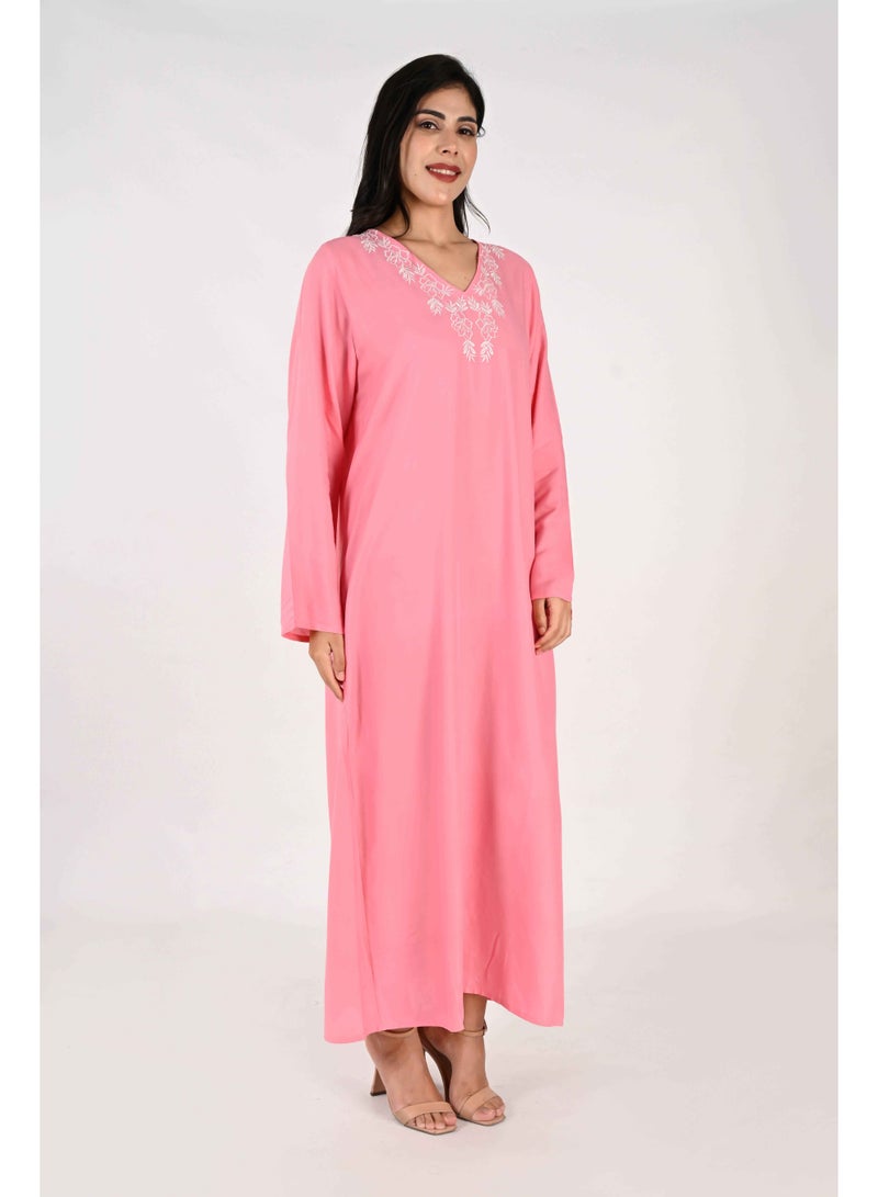 لـيـنـيـل جلابية نسائية من لينيل - قاعدة وردية اللون بياقة على شكل حرف V وتفاصيل مطرزة بالزهور - Image 2