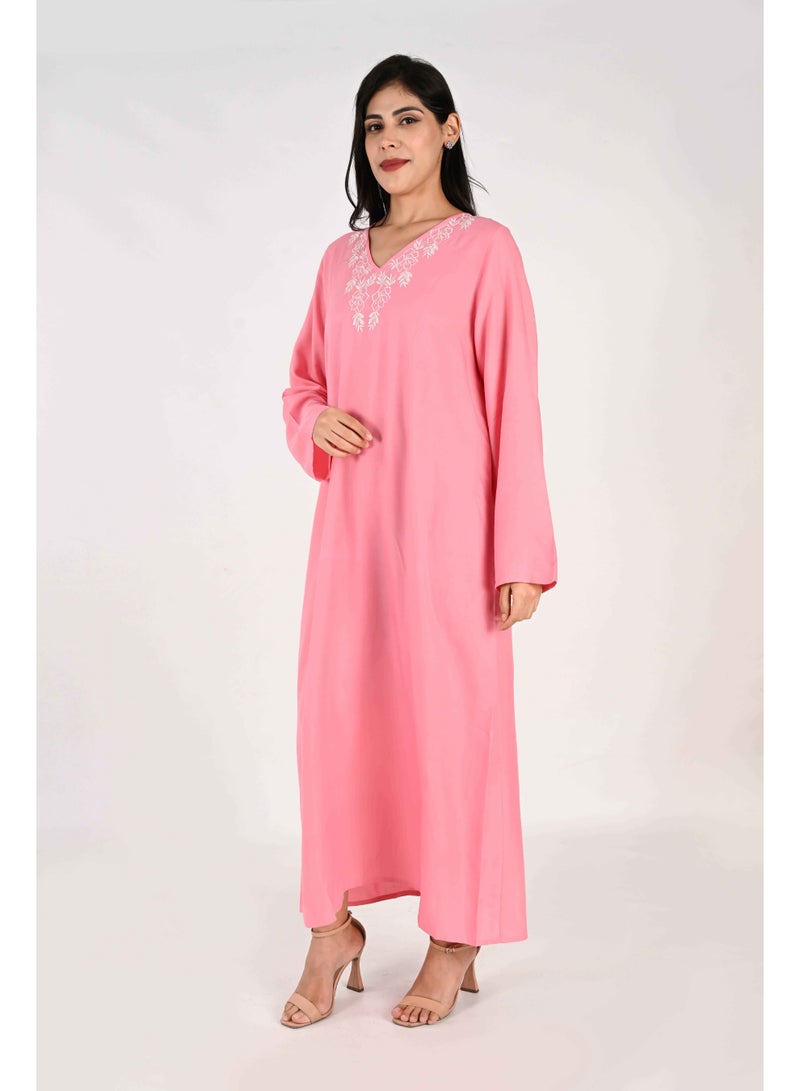 لـيـنـيـل جلابية نسائية من لينيل - قاعدة وردية اللون بياقة على شكل حرف V وتفاصيل مطرزة بالزهور - Image 4