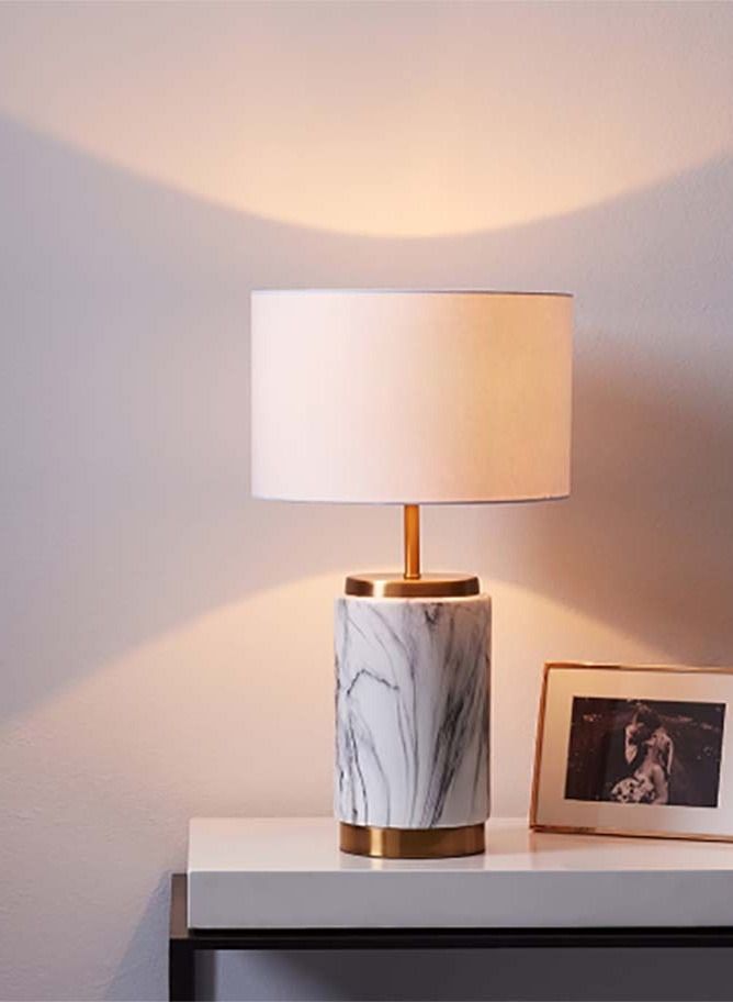 سوليتير مصباح ترابيزة من الستانلس ستيل ومظهر الرخام الطبيعي - Image 1