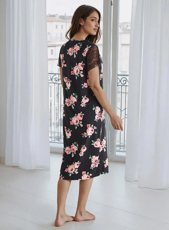 سبلاش فيڤ فستان نوم بطبعة زهور وياقة على شكل حرف  وأكمام دانتيل