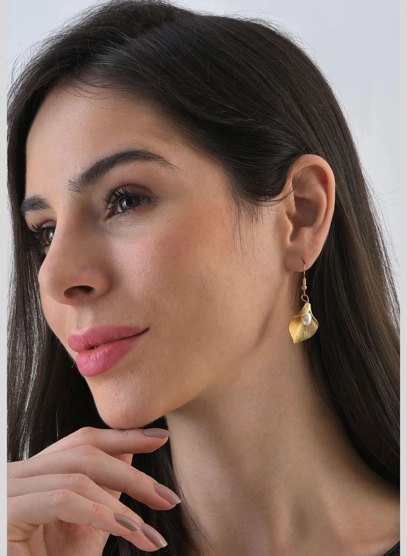 SOHI Gold Plated Pearl Drop Earrings