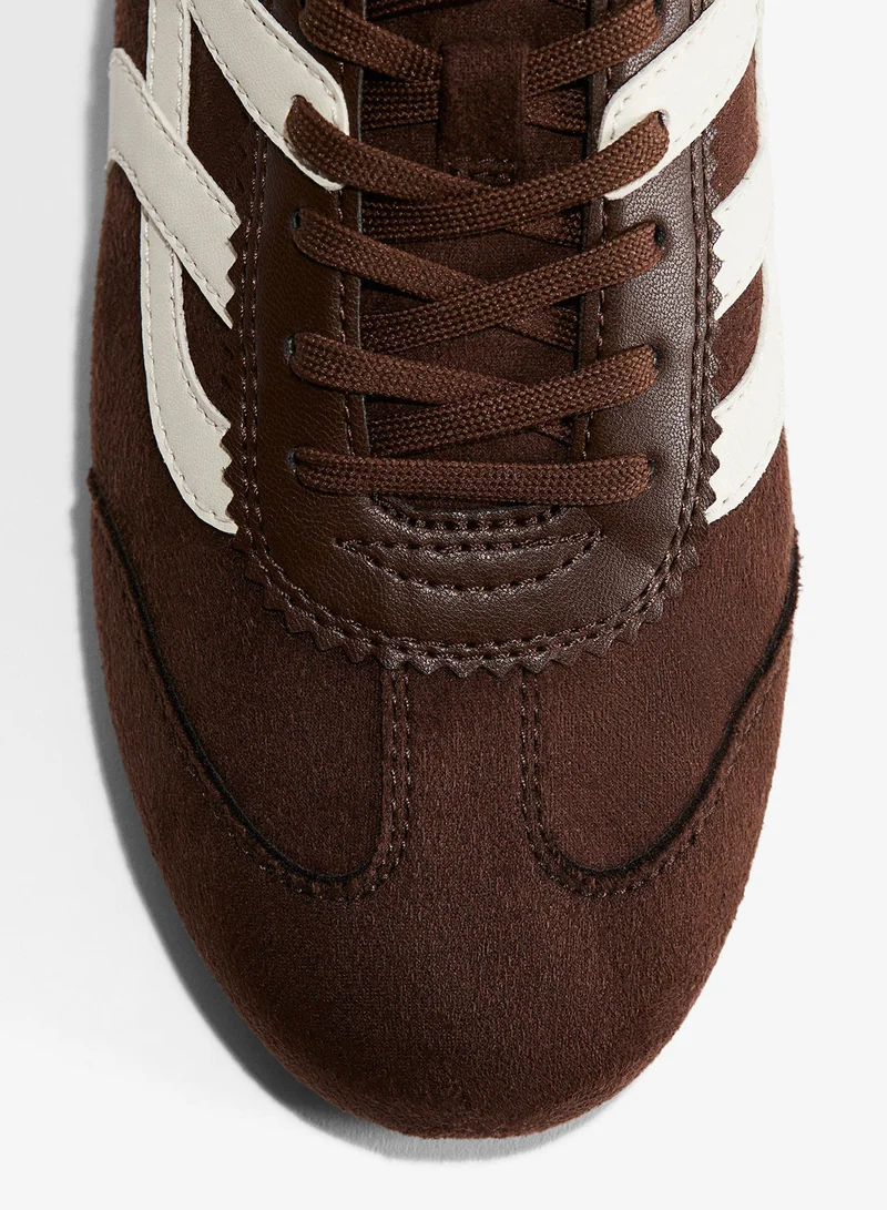 اتش اند ام حذاء رياضي