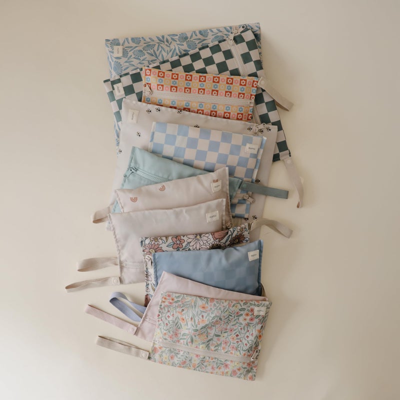 mushie Water Resistant Wet Bags | Large & Small Reusable Storage Bag for Baby Items and Travel | Zippered Pockets with Handle | Machine Washable, Set of 2 (Rainbows) - Image 4