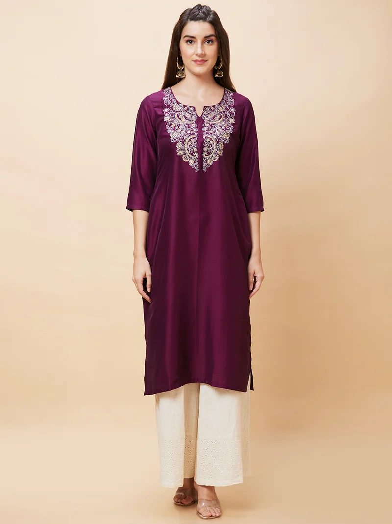 globus Women Ethnic Motif Yoke Embroidered Round Neck With Notched Straight Kurta