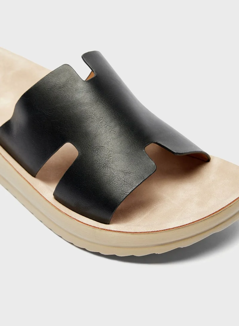 لو كونفورت Single Strap Flat Sandal