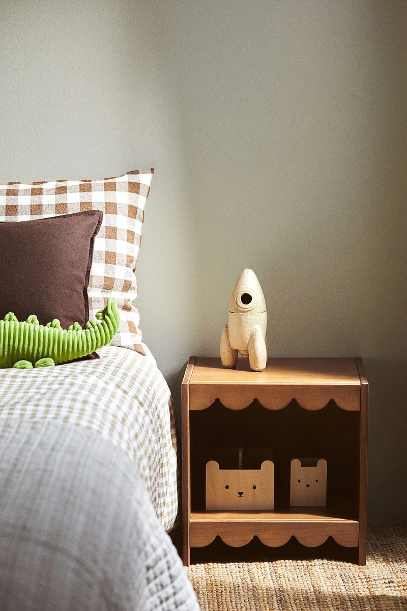 اتش اند ام طاولة جانبية خشبية