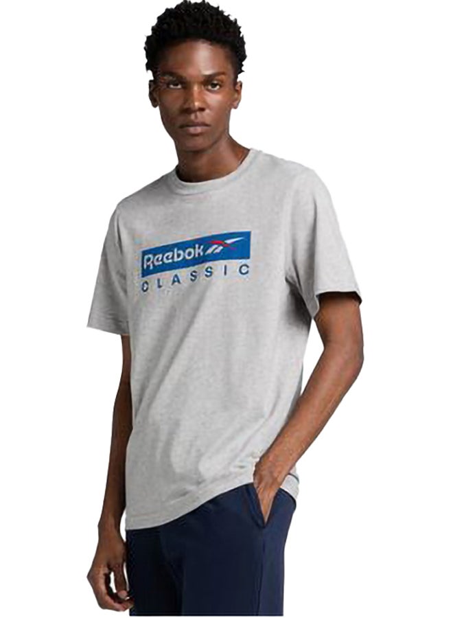 Reebok تي شيرت كلاسيكي بأكمام قصيرة من سلسلة جرافيك - Image 1