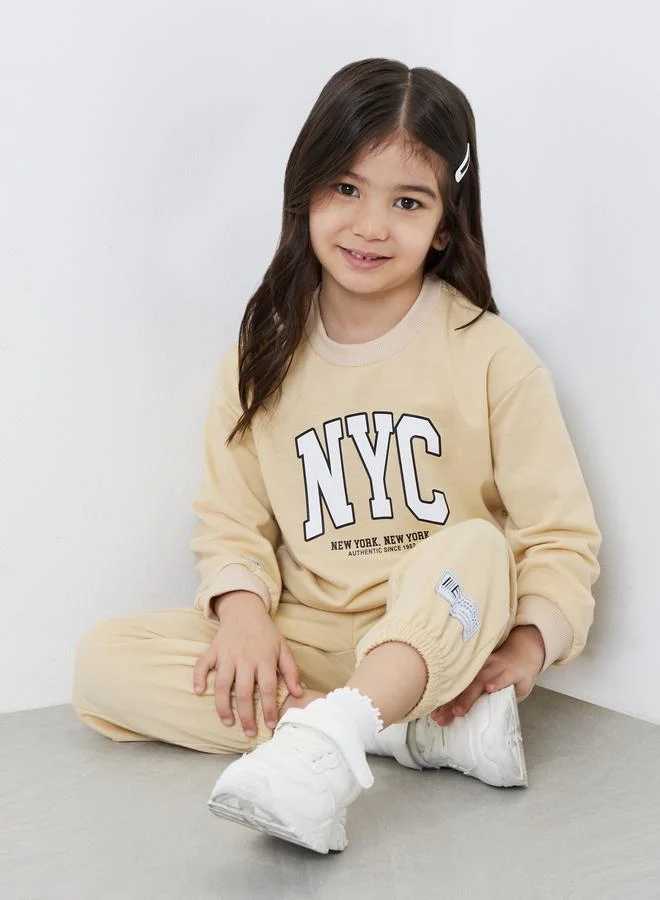 Styli Styli Girls Beige NYC Print Sweatshirt and Joggers Set