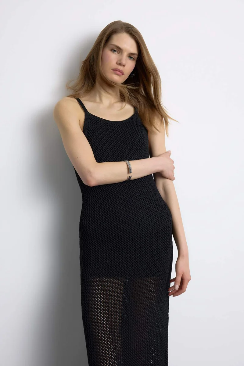 ديفاكتو Halter Neck Basic Sleeveless Maxi Dress