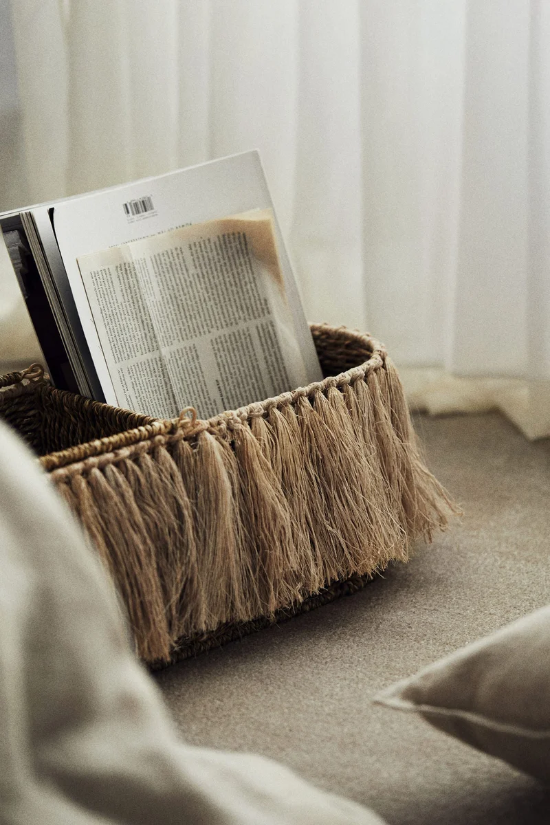 اتش اند ام سلة تخزين من عشب البحر مزينة بشرّابات