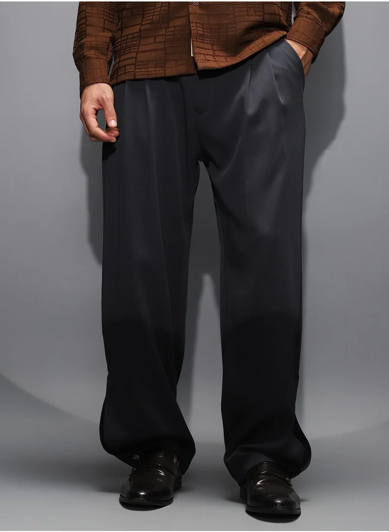 Campus Sutra Men's Charcoal Grey Pleated Cuffed Trousers For Casual Wear | Mid-Rise | Relaxed Fit | Button Closure | Trousers Shirt Crafted With Comfort Fit For Everyday Wear