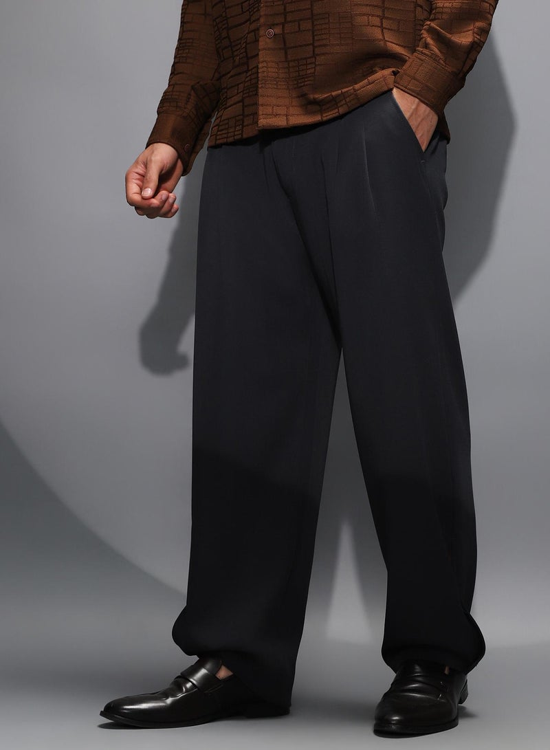 Campus Sutra Men's Charcoal Grey Pleated Cuffed Trousers For Casual Wear | Mid-Rise | Relaxed Fit | Button Closure | Trousers Shirt Crafted With Comfort Fit For Everyday Wear  - Image 3