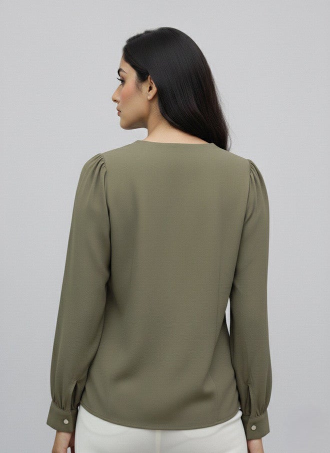 WineRed بلوزة كريب بقلنسوة مزخرفة بالأخضر الزيتوني - Image 4
