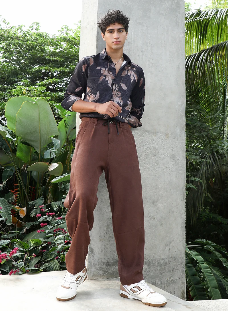 كامبوس سوترا Campus Sutra Men Panelled Chino Trousers | Relaxed Fit Durable Polyester Blend With Smooth Texture & Turned-Up Hem | Drawstring Waist & Functional Pockets For Casual Wear | Chocolate Brown