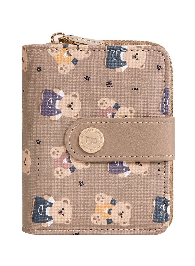 بايلليري محفظة نسائية، محفظة ثنائية الطي بسحاب وطبعة دب كرتوني مع فتحة أمامية للبطاقات، ونافذة للهوية، وفتحة للنقود، محفظة نسائية قصيرة، أنيقة وشبابية (بني) - Image 1