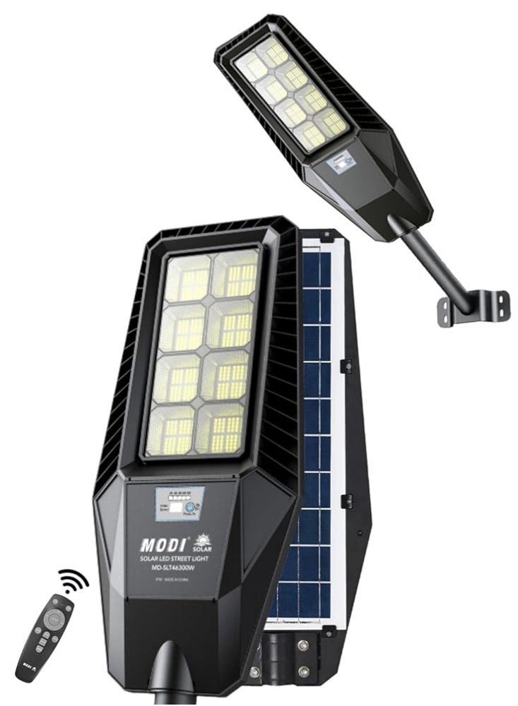 مودي مصباح شارع LED يعمل بالطاقة الشمسية، بقوة ٣٠٠ واط، بأبعاد ٢٨٠×٦٢٠ مم | أبيض ساطع ٦٥٠٠ كلفن | جهاز تحكم عن بُعد مع مستشعر حركة، يعمل من الغسق حتى الفجر | بطارية ١٣٥٠٠ مللي أمبير/ساعة | مقاوم للماء IP65، إضاءة بزاوية واسعة للشوارع والساحات ومواقف السيارات - Image 1