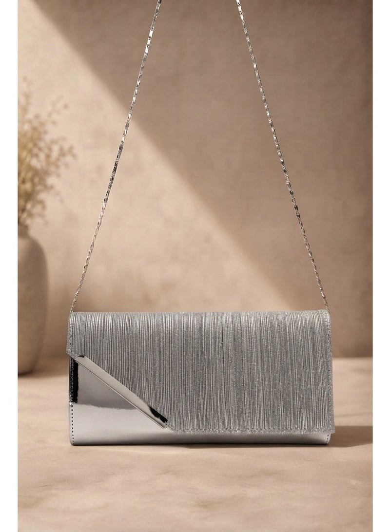 Vbranda Elegant and sleek, this structured evening clutch features VS-43-SILVER - Image 1