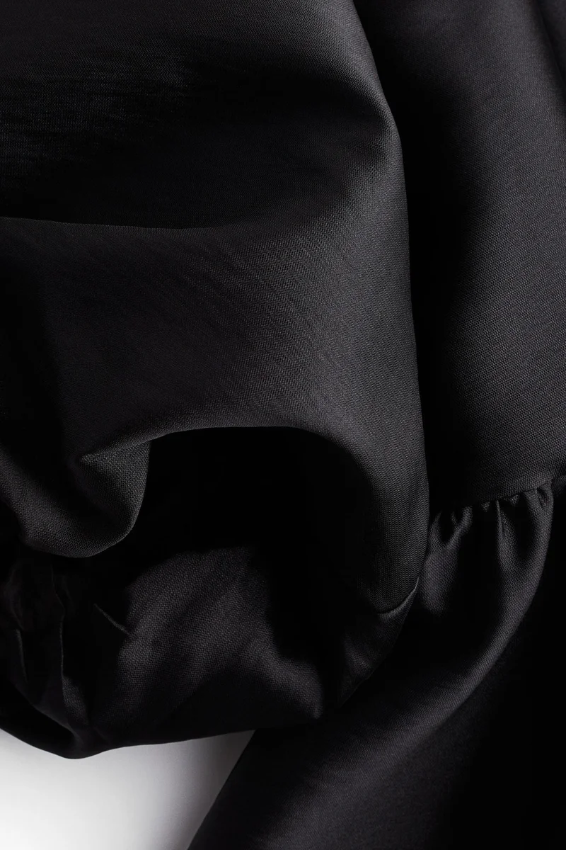 اتش اند ام بلوزة بحافة بيبلوم