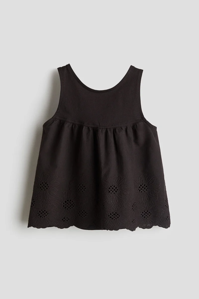 اتش اند ام بلوزة قطنية مطرزة بنمط إنجليزي